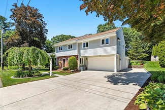 29 Stillman Rd, Lynnfield, MA 01940