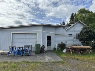 705 Park Ave, Lakeside, OR 97449