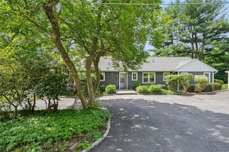 101 W Lake Blvd, Mahopac, NY 10541
