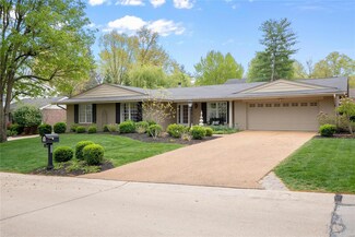 530 Flanders Dr, Saint Louis, MO 63122