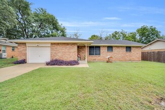 804 N Douglas Ave, Cleburne, TX 76033