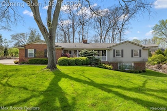 4384 Sunningdale Dr, Bloomfield Hills, MI 48302