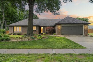 2267 W Nottingham St, Springfield, MO 65810