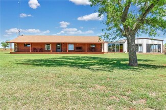 10880 N 2260 Rd, Clinton, OK 73601