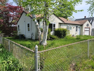 34 Doherty Ave, Somerset, MA 02726