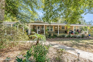 17990 Cuevas Rd, Kiln, MS 39556