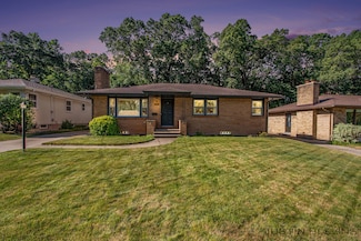1538 10th St NW, Grand Rapids, MI 49504