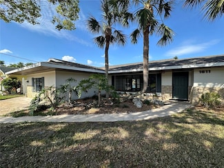 1611 Canal Ct, Tavares, FL 32778