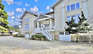 605 Dune Rd, Westhampton Beach, NY 11978