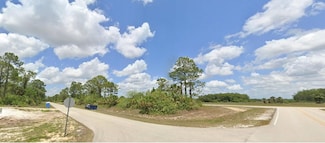8001 Rolling Cir, Port Labelle, FL 33935