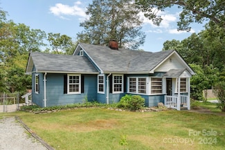 244 Courtland Blvd, Hendersonville, NC 28791