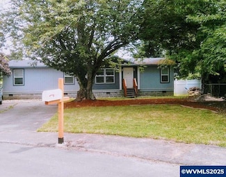 13711 Heather Ln NE, Aurora, OR 97002