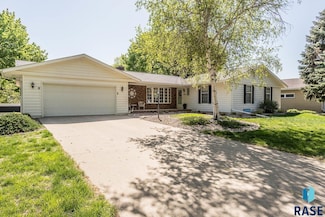 1208 Hampshire Cir, Luverne, MN 56156