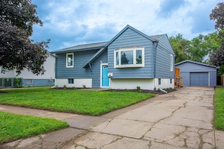 914 Avenue O, Carter Lake, IA 51510
