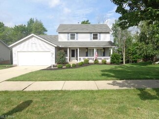 1260 Lourdes Dr, Cleveland, OH 44134
