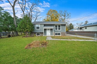 34716 N Holman Ave, Ingleside, IL 60041