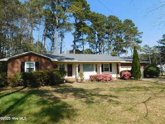 1003 W Scotsdale Rd, Laurinburg, NC 28352