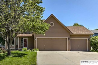 10028 Floyd St, La Vista, NE 68128