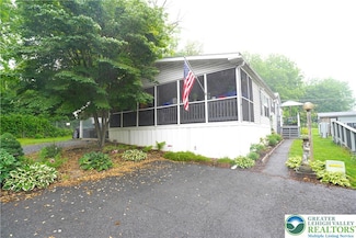 6 Briarwood Ct N, Bath, PA 18014