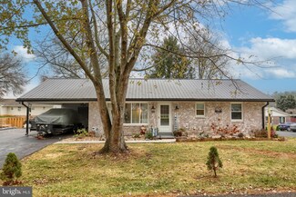 15 Hope Dr, Boiling Springs, PA 17007
