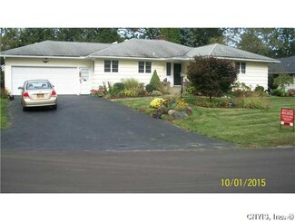 15 Pebble Hill Rd S, Syracuse, NY 13214