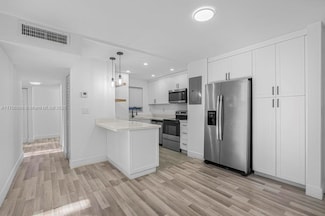 110 Fontainebleau Blvd Unit 202, Miami, FL 33172