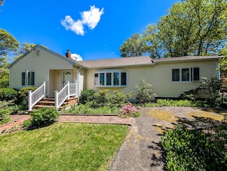 185 Blue Point Rd, Selden, NY 11784