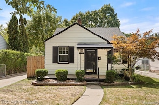 18580 Washtenaw St, Harper Woods, MI 48225