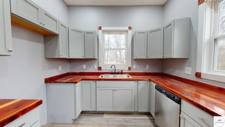 607 E Benton St, Windsor, MO 65360