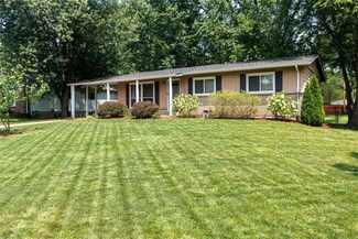 402 Ranch Dr, Ballwin, MO 63011