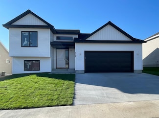 6198 51st St NW, Rochester, MN 55901