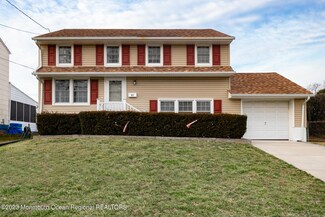 22 Dark Leaf Dr, Trenton, NJ 08610