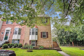 6755 Cardinal Woods Ct, Lorton, VA 22079