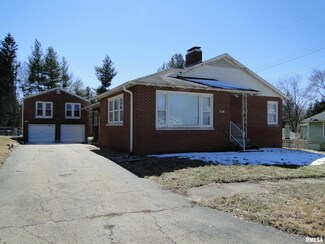 329 W Fisk St, Macomb, IL 61455