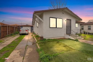 411 Decatur St Unit 1/2, Bakersfield, CA 93308