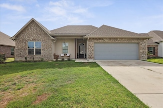 213 Zachary Ln, Bridge City, TX 77611