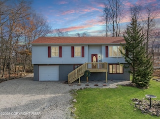 539 Country Place Dr, Tobyhanna, PA 18466