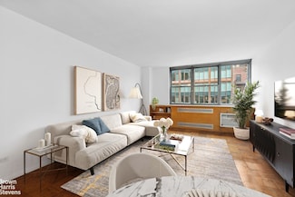 32 Gramercy Park S Unit 5J, New York, NY 10003