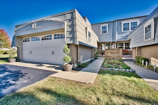 675 Versailles Cir Unit A, Elk Grove Village, IL 60007