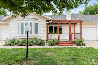 2428 Dickens Ave, Manhattan, KS 66502