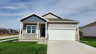 61 Pompas Dr, Cedar Rapids, IA 52404