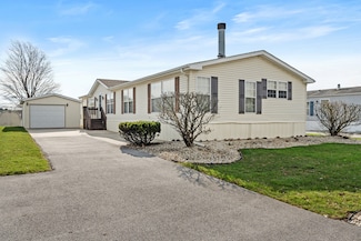 15 Finch Ln, Beecher, IL 60401