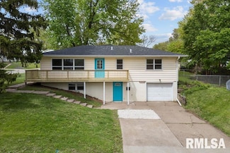 1002 Hillside Dr, Bettendorf, IA 52722