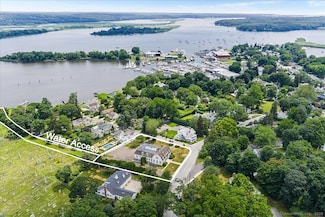 31 N Main St, Essex, CT 06426