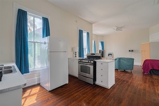 1724 Postoffice St Unit 4, Galveston, TX 77550