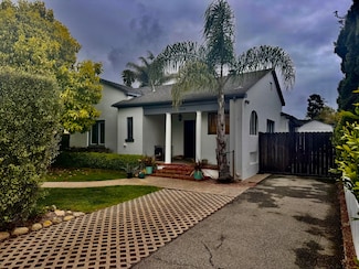 1098 Linden Ave, Carpinteria, CA 93013