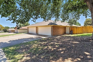 6907 W Cleburne Rd, Fort Worth, TX 76133