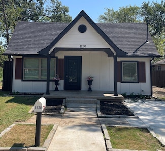 1120 N Commerce St, Gainesville, TX 76240