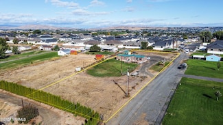 2204 S 72nd Ave, Yakima, WA 98903