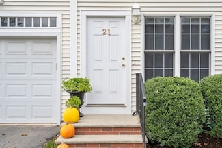 21 Maple Ave, Upton, MA 01568